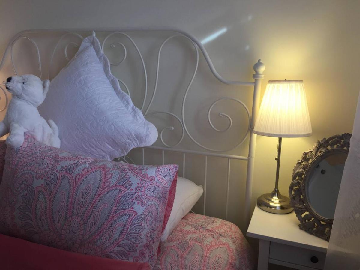 2 Bed Penthouse Apartment - Sea Views - Sleeps 4 피네스트라트 외부 사진