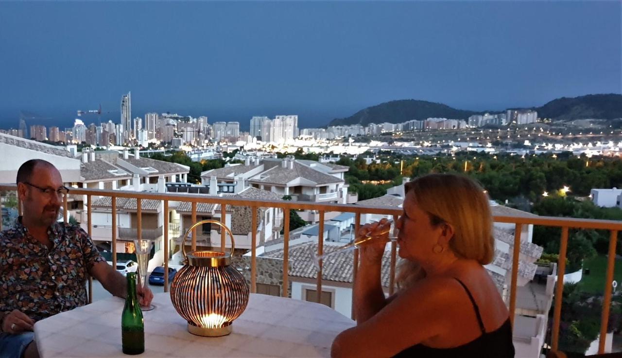 2 Bed Penthouse Apartment - Sea Views - Sleeps 4 피네스트라트 외부 사진