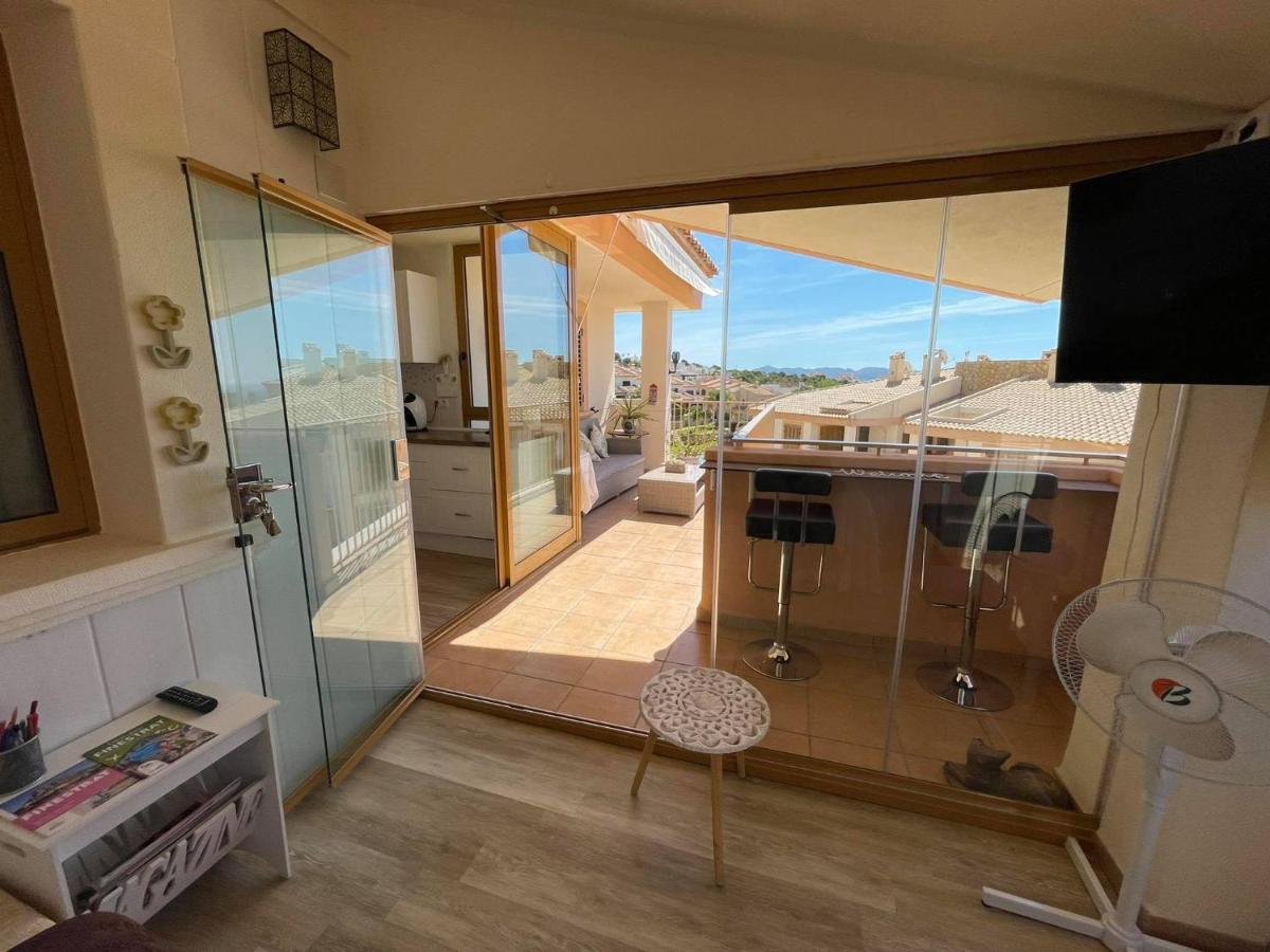 2 Bed Penthouse Apartment - Sea Views - Sleeps 4 피네스트라트 외부 사진