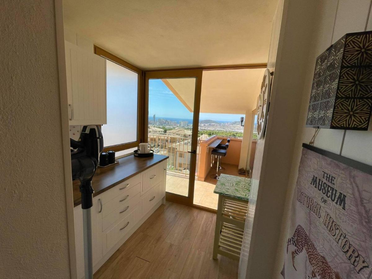 2 Bed Penthouse Apartment - Sea Views - Sleeps 4 피네스트라트 외부 사진