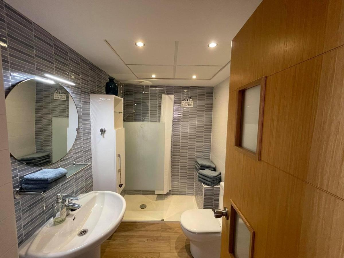 2 Bed Penthouse Apartment - Sea Views - Sleeps 4 피네스트라트 외부 사진