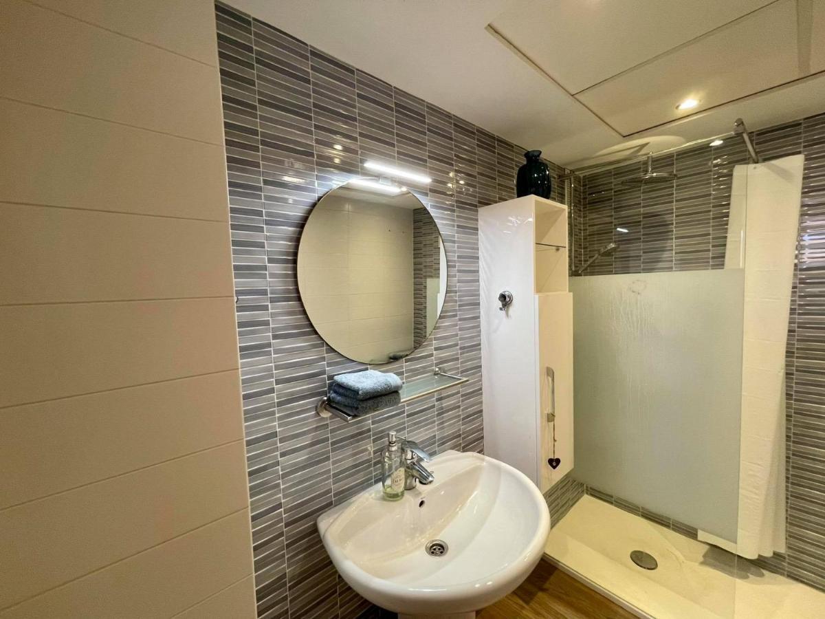 2 Bed Penthouse Apartment - Sea Views - Sleeps 4 피네스트라트 외부 사진