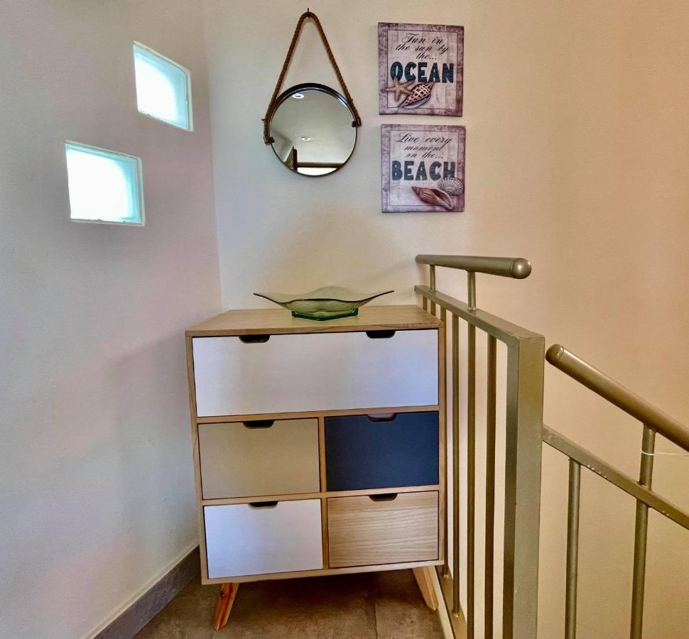 2 Bed Penthouse Apartment - Sea Views - Sleeps 4 피네스트라트 외부 사진