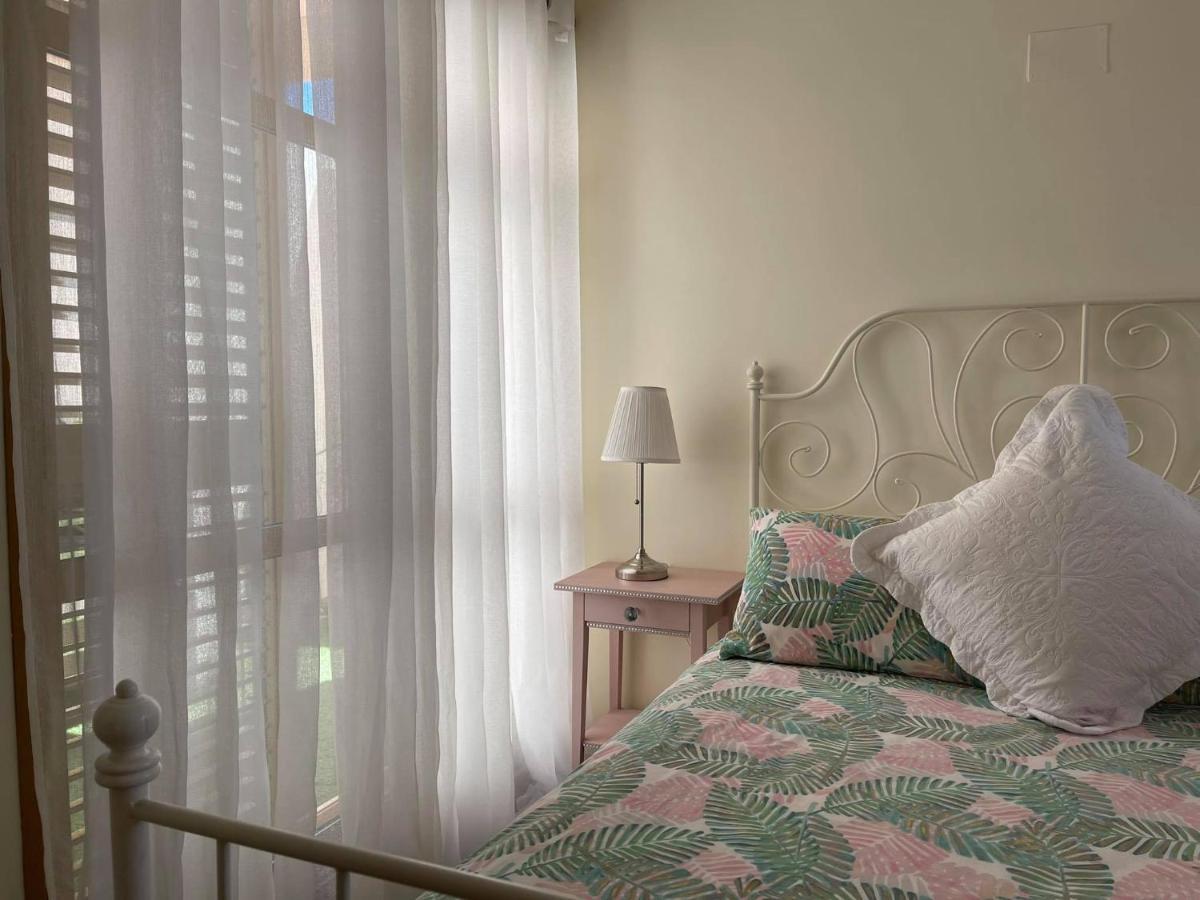 2 Bed Penthouse Apartment - Sea Views - Sleeps 4 피네스트라트 외부 사진